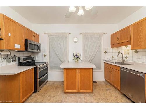 4467 John Street, Niagara Falls, ON - Indoor Photo Showing Kitchen