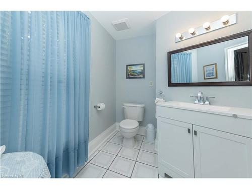 4467 John Street, Niagara Falls, ON - Indoor Photo Showing Bathroom