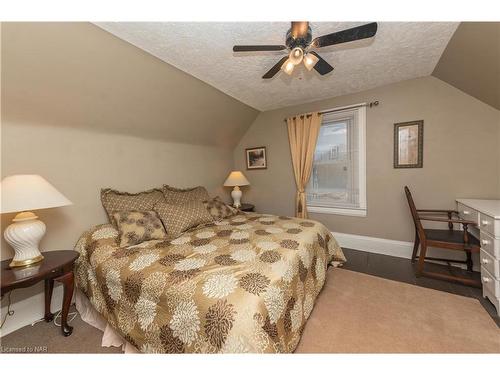 4467 John Street, Niagara Falls, ON - Indoor Photo Showing Bedroom