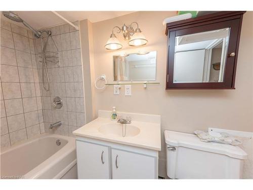 4467 John Street, Niagara Falls, ON - Indoor Photo Showing Bathroom