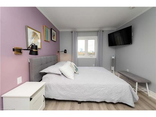 4467 John Street, Niagara Falls, ON - Indoor Photo Showing Bedroom