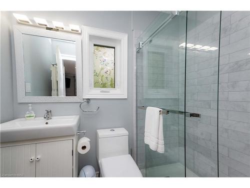 4467 John Street, Niagara Falls, ON - Indoor Photo Showing Bathroom