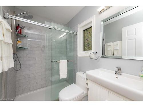 4467 John Street, Niagara Falls, ON - Indoor Photo Showing Bathroom