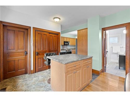 259 Niagara Street, St. Catharines, ON - Indoor Photo Showing Kitchen