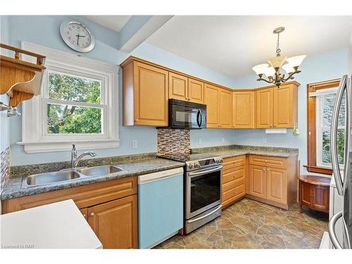 259 Niagara Street, St. Catharines, ON - Indoor Photo Showing Kitchen With Double Sink