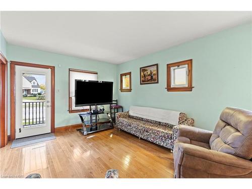 259 Niagara Street, St. Catharines, ON - Indoor Photo Showing Living Room