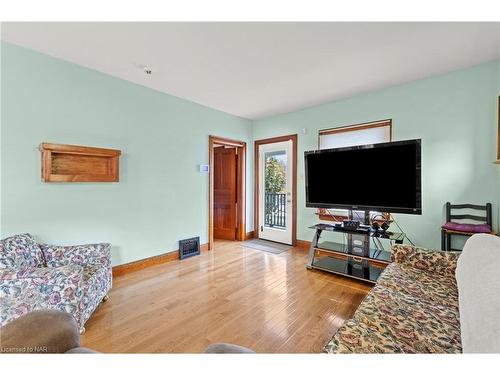 259 Niagara Street, St. Catharines, ON - Indoor Photo Showing Living Room