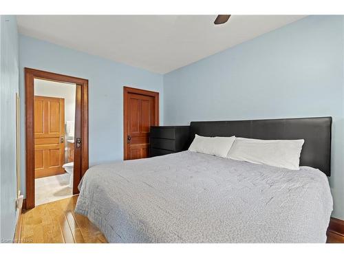 259 Niagara Street, St. Catharines, ON - Indoor Photo Showing Bedroom