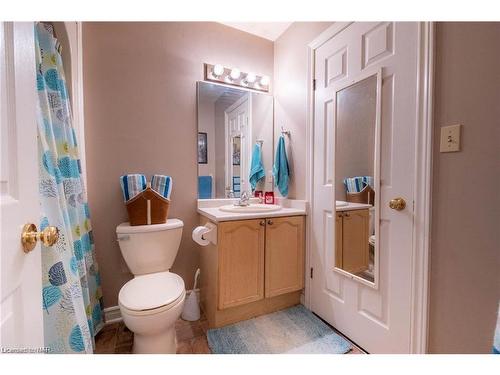 205-2 Walnut Street, St. Catharines, ON - Indoor Photo Showing Bathroom