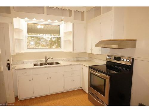 825 Garrison Road, Fort Erie, ON - Indoor Photo Showing Kitchen With Double Sink