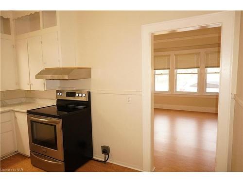 825 Garrison Road, Fort Erie, ON - Indoor Photo Showing Kitchen