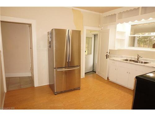 825 Garrison Road, Fort Erie, ON - Indoor Photo Showing Kitchen With Double Sink