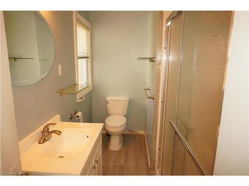 825 Garrison Road, Fort Erie, ON - Indoor Photo Showing Bathroom