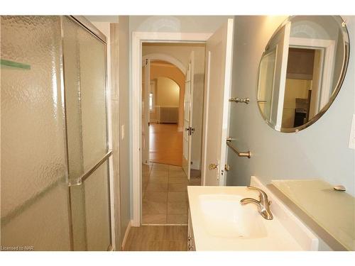 825 Garrison Road, Fort Erie, ON - Indoor Photo Showing Bathroom