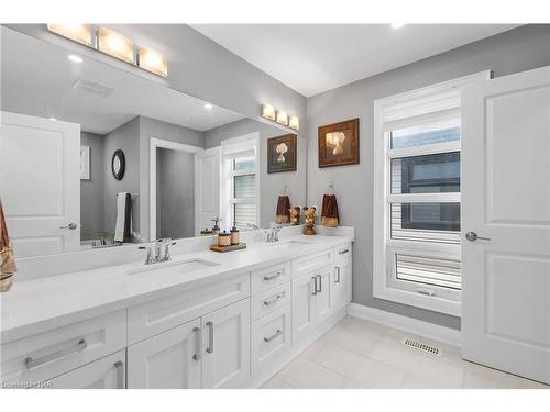 10 Leeson Street, St. Catharines, ON - Indoor Photo Showing Bathroom