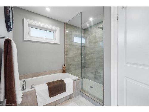 10 Leeson Street, St. Catharines, ON - Indoor Photo Showing Bathroom