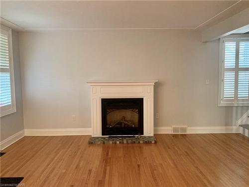 352 Linwell Road, St. Catharines, ON - Indoor Photo Showing Living Room With Fireplace