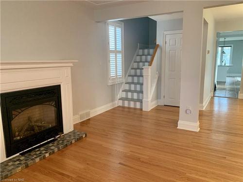 352 Linwell Road, St. Catharines, ON - Indoor Photo Showing Living Room With Fireplace