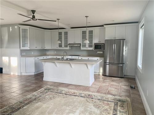 352 Linwell Road, St. Catharines, ON - Indoor Photo Showing Kitchen With Double Sink