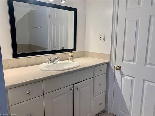 352 Linwell Road, St. Catharines, ON - Indoor Photo Showing Bathroom