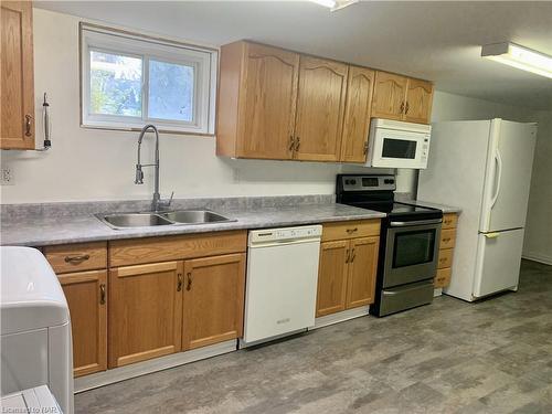 352 Linwell Road, St. Catharines, ON - Indoor Photo Showing Kitchen With Double Sink