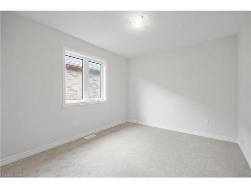 226 Palace Street, Thorold, ON - Indoor Photo Showing Other Room