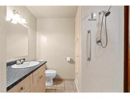 6326 Doreen Drive, Niagara Falls, ON - Indoor Photo Showing Bathroom