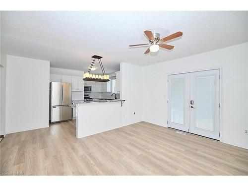 68 Churchill Street, St. Catharines, ON - Indoor Photo Showing Kitchen