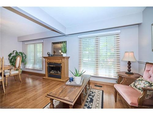 7151 Maywood Street, Niagara Falls, ON - Indoor Photo Showing Living Room With Fireplace