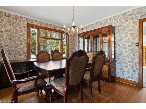 4981 Second Avenue, Niagara Falls, ON - Indoor Photo Showing Dining Room