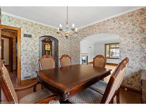 4981 Second Avenue, Niagara Falls, ON - Indoor Photo Showing Dining Room