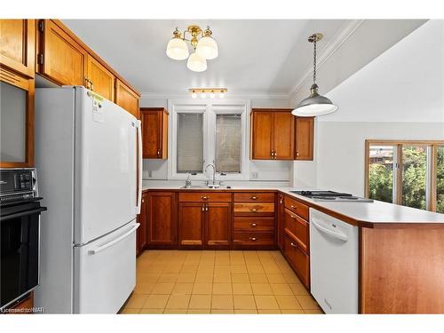 4981 Second Avenue, Niagara Falls, ON - Indoor Photo Showing Kitchen