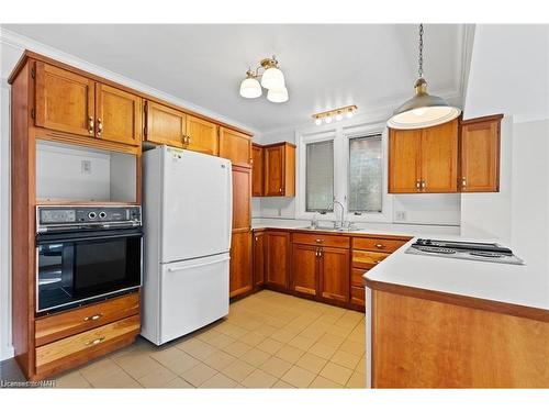 4981 Second Avenue, Niagara Falls, ON - Indoor Photo Showing Kitchen