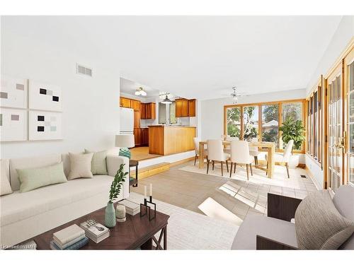 4981 Second Avenue, Niagara Falls, ON - Indoor Photo Showing Living Room