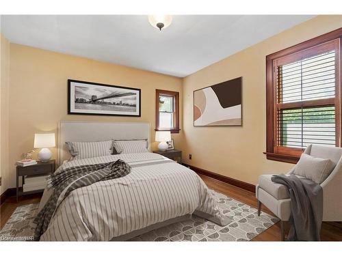 4981 Second Avenue, Niagara Falls, ON - Indoor Photo Showing Bedroom