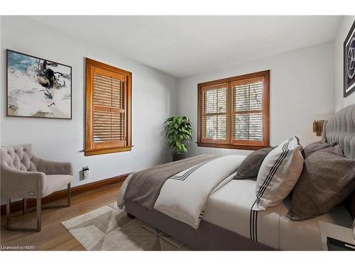 4981 Second Avenue, Niagara Falls, ON - Indoor Photo Showing Bedroom