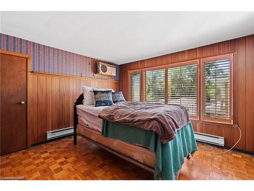 4981 Second Avenue, Niagara Falls, ON - Indoor Photo Showing Bedroom