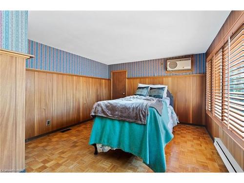 4981 Second Avenue, Niagara Falls, ON - Indoor Photo Showing Bedroom