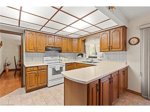 142 Welland Road, Fonthill, ON - Indoor Photo Showing Kitchen With Double Sink