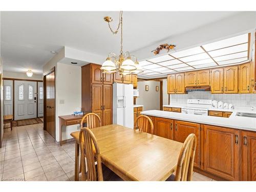 142 Welland Road, Fonthill, ON - Indoor Photo Showing Dining Room