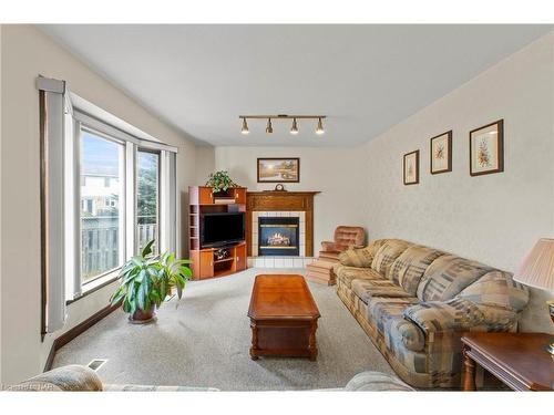 142 Welland Road, Fonthill, ON - Indoor Photo Showing Living Room With Fireplace