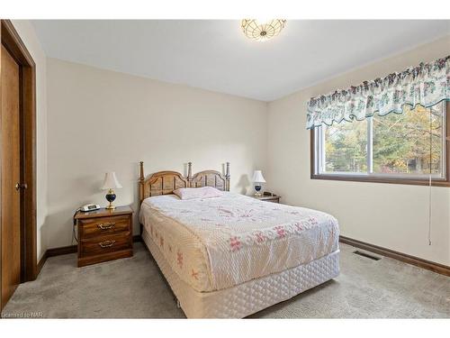 142 Welland Road, Fonthill, ON - Indoor Photo Showing Bedroom