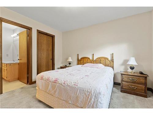 142 Welland Road, Fonthill, ON - Indoor Photo Showing Bedroom