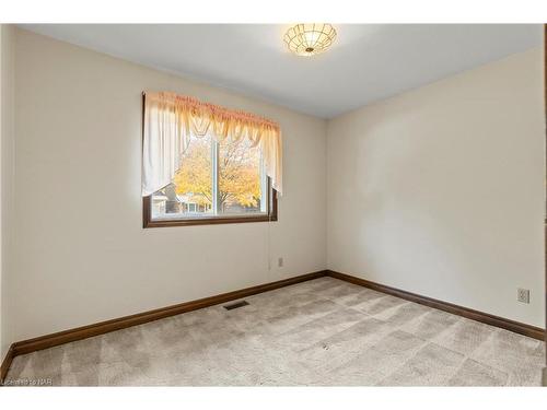 142 Welland Road, Fonthill, ON - Indoor Photo Showing Other Room