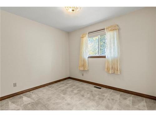 142 Welland Road, Fonthill, ON - Indoor Photo Showing Other Room