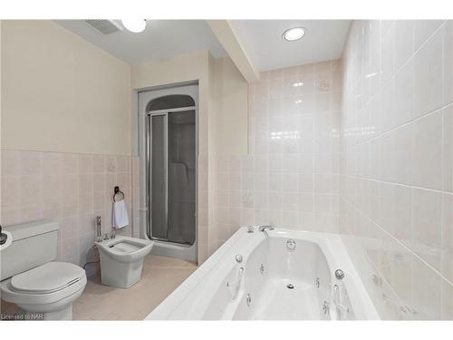 142 Welland Road, Fonthill, ON - Indoor Photo Showing Bathroom