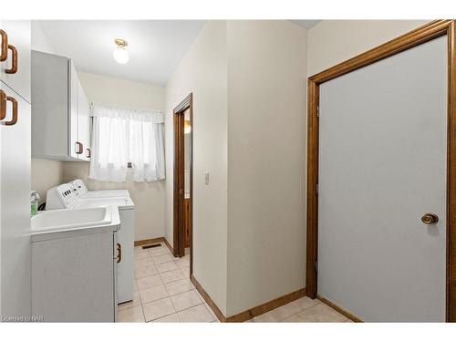 142 Welland Road, Fonthill, ON - Indoor Photo Showing Laundry Room