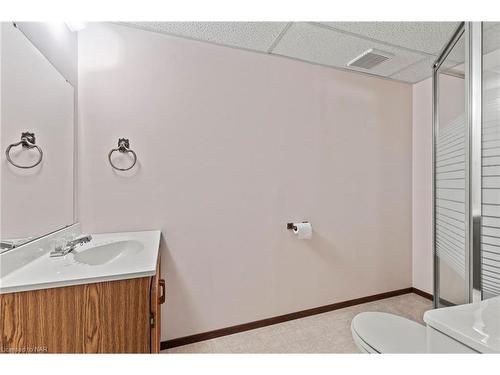 142 Welland Road, Fonthill, ON - Indoor Photo Showing Bathroom