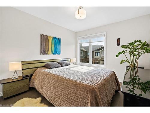 60 Waterview Lane, Grimsby, ON - Indoor Photo Showing Bedroom