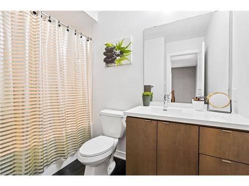 60 Waterview Lane, Grimsby, ON - Indoor Photo Showing Bathroom